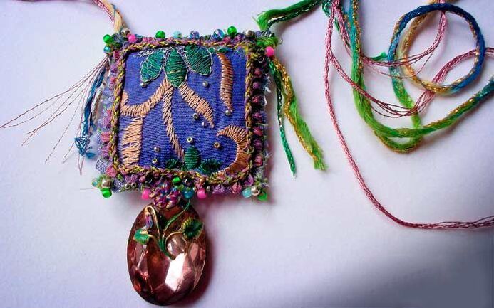 amulets embroidered pikeun kaséhatan sarta alus tuah